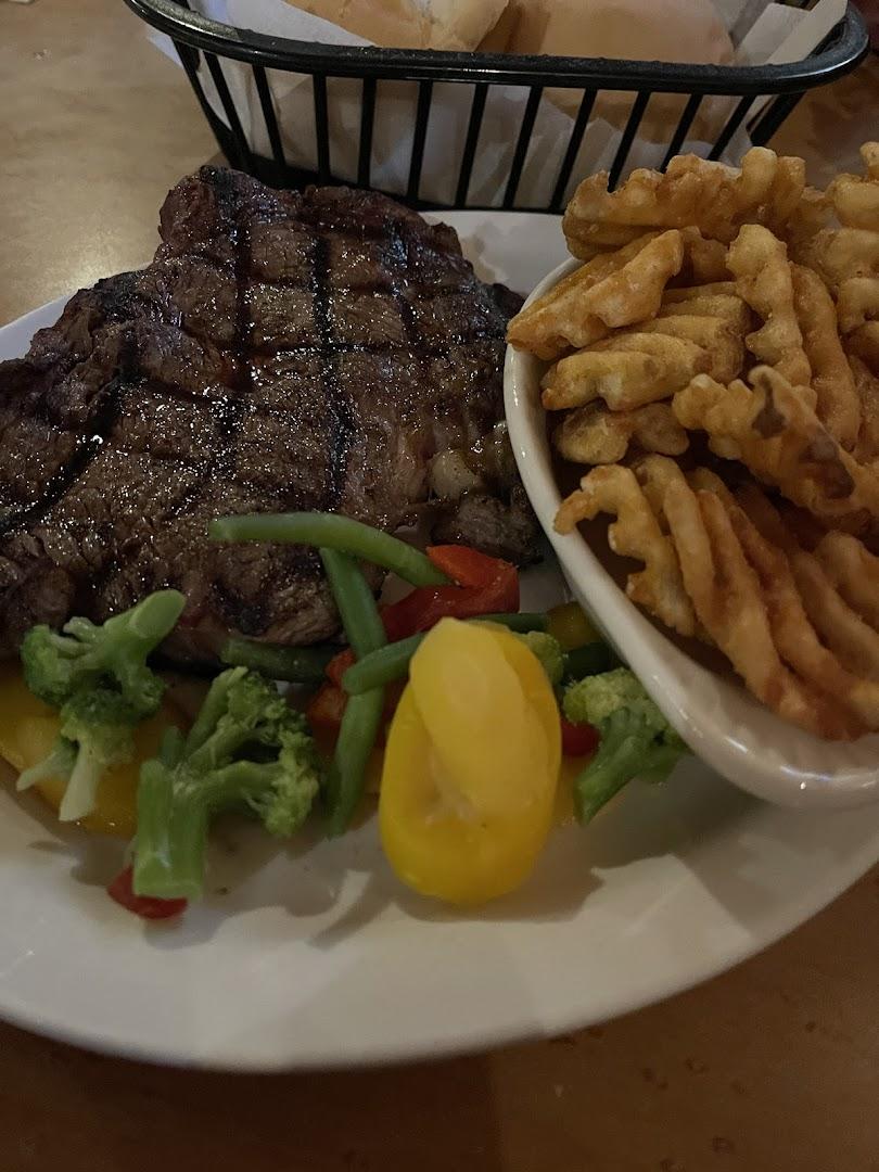 Quincy's Restaurant & Lounge