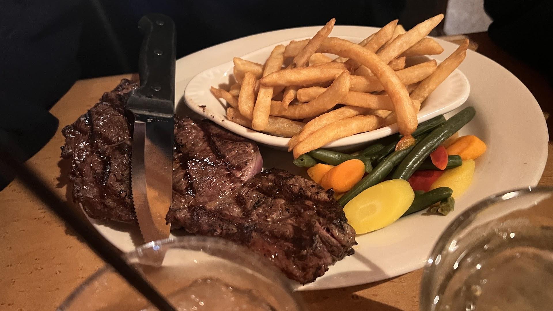 Quincy's Restaurant & Lounge